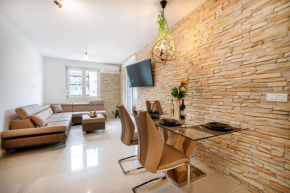 Luxury and modern apartment on the main beach